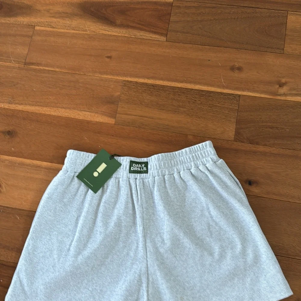 NWT Daily Drills Grey Thermal Shorts - Picture 3 of 3